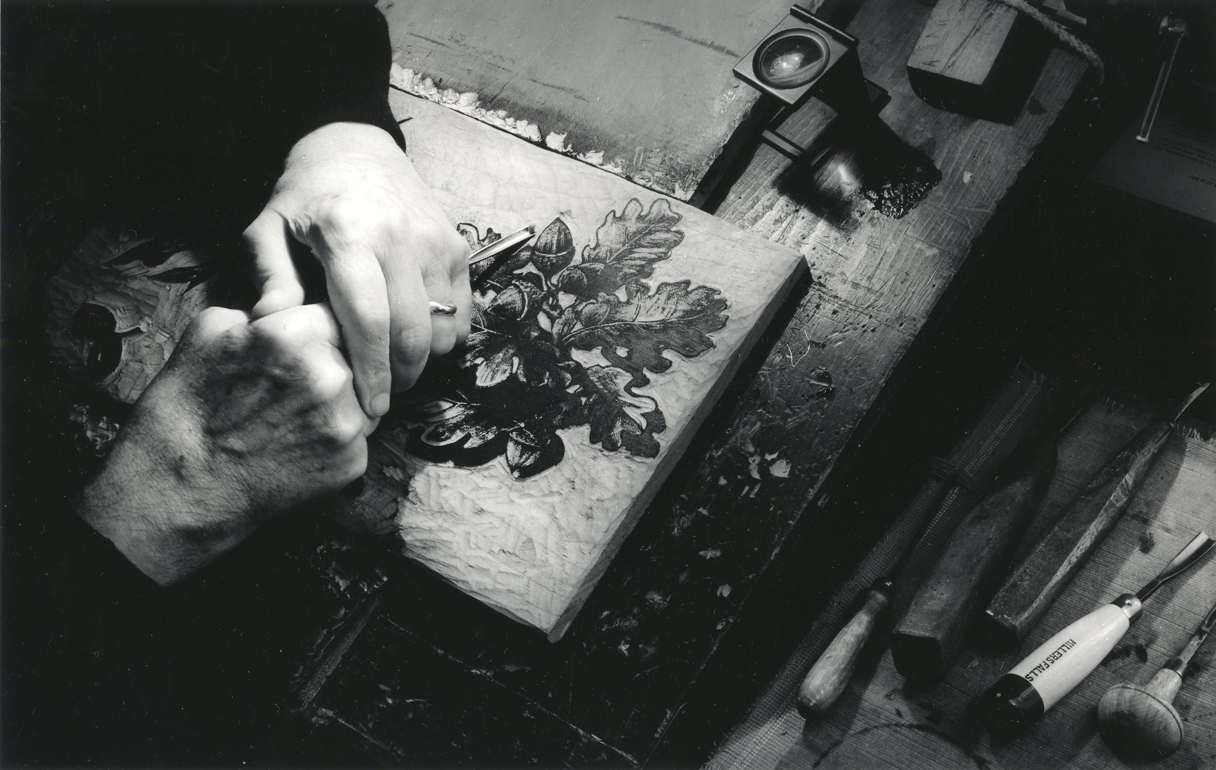 Mani di Sigfrido Bartolini al lavoro